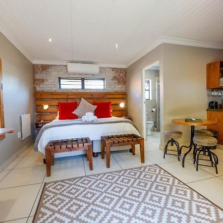 Touching Senses Garden Cottages Bloemfontein Bagian luar foto